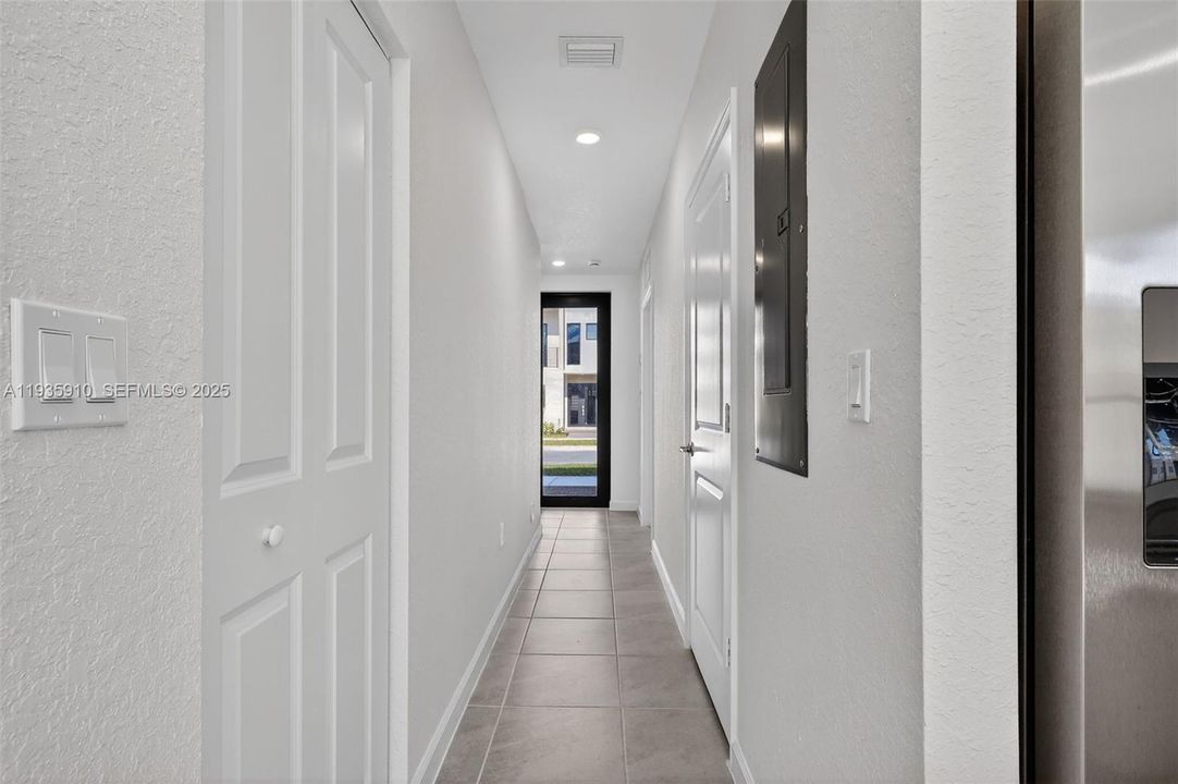 For Rent: $3,350 (4 beds, 3 baths, 1436 Square Feet)