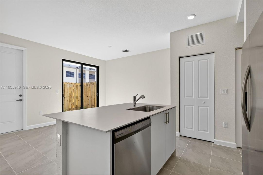 For Rent: $3,350 (4 beds, 3 baths, 1436 Square Feet)