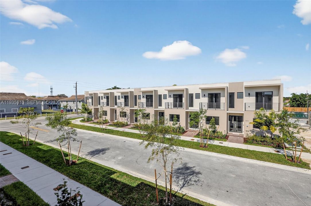 For Rent: $3,350 (4 beds, 3 baths, 1436 Square Feet)