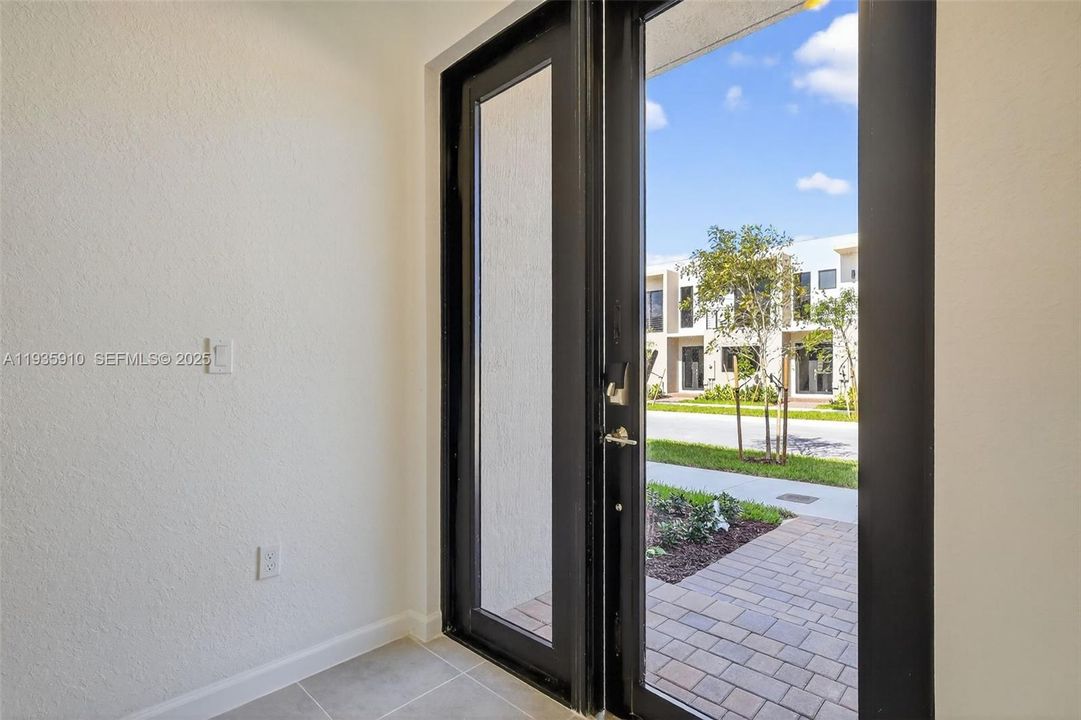 For Rent: $3,350 (4 beds, 3 baths, 1436 Square Feet)