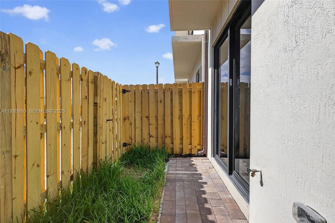 For Rent: $3,350 (4 beds, 3 baths, 1436 Square Feet)