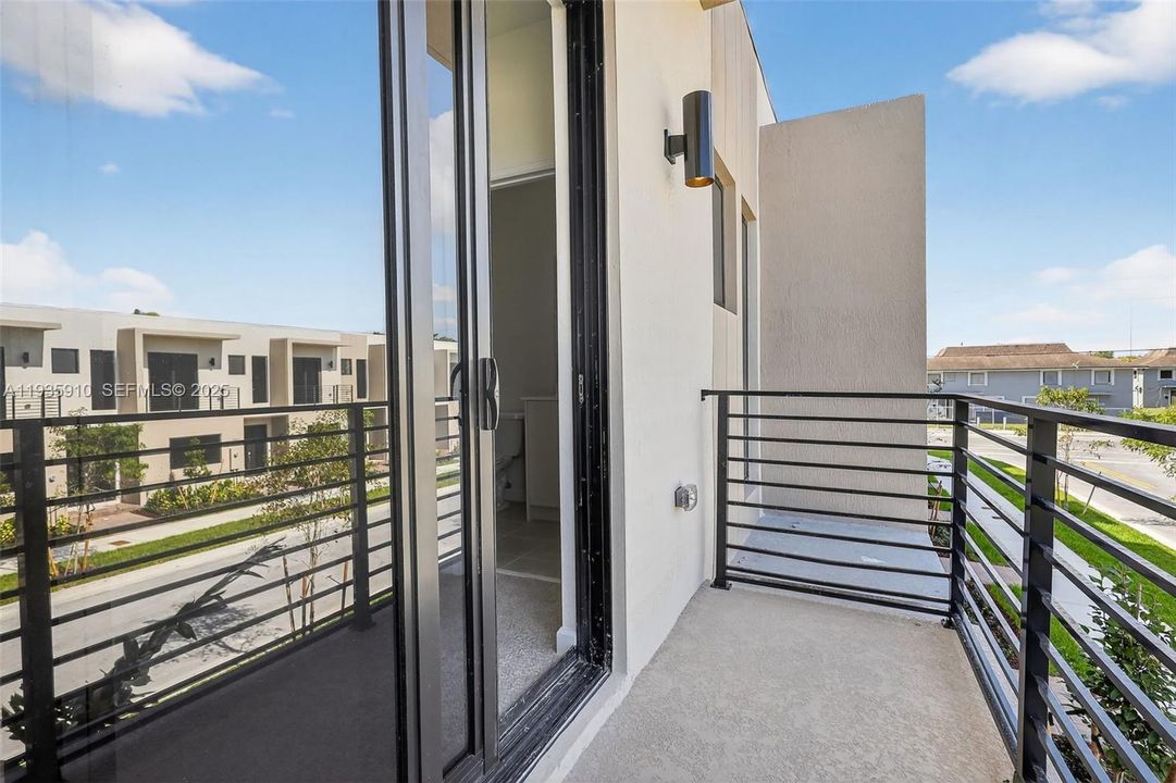 For Rent: $3,350 (4 beds, 3 baths, 1436 Square Feet)