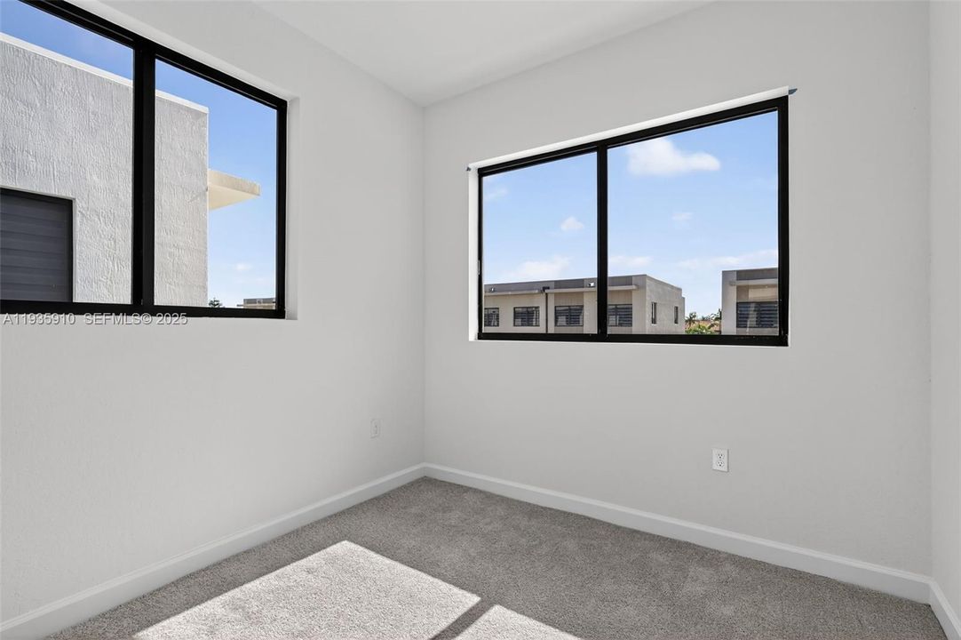 For Rent: $3,350 (4 beds, 3 baths, 1436 Square Feet)