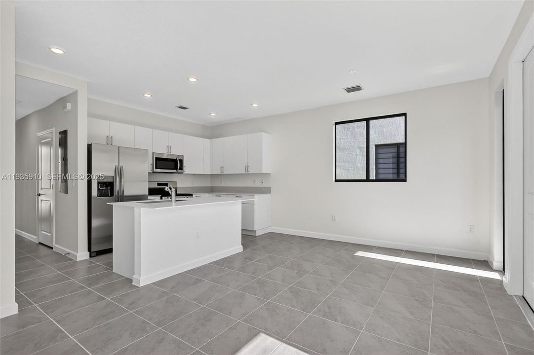 For Rent: $3,350 (4 beds, 3 baths, 1436 Square Feet)