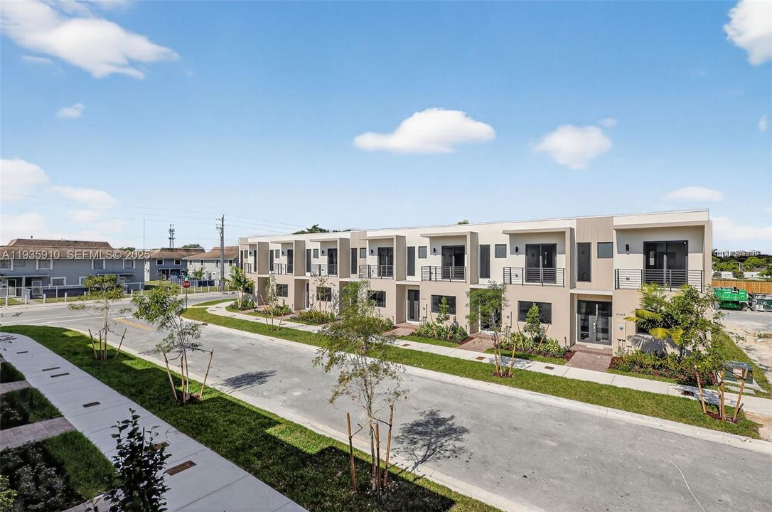 For Rent: $3,350 (4 beds, 3 baths, 1436 Square Feet)