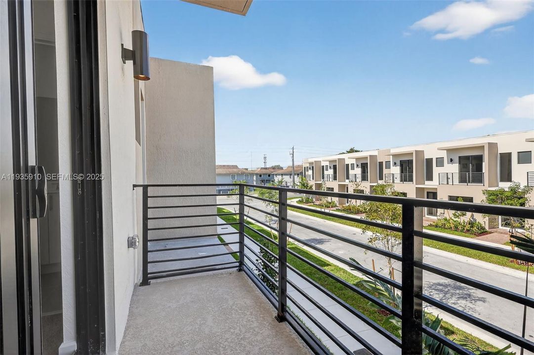 For Rent: $3,350 (4 beds, 3 baths, 1436 Square Feet)