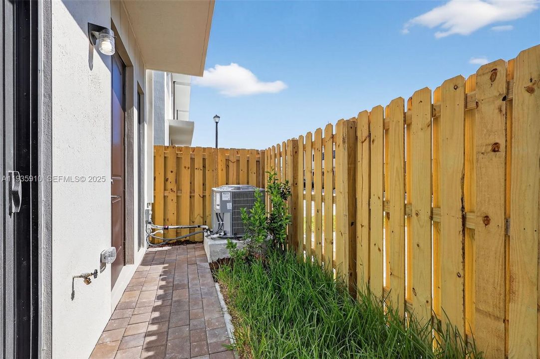 For Rent: $3,350 (4 beds, 3 baths, 1436 Square Feet)