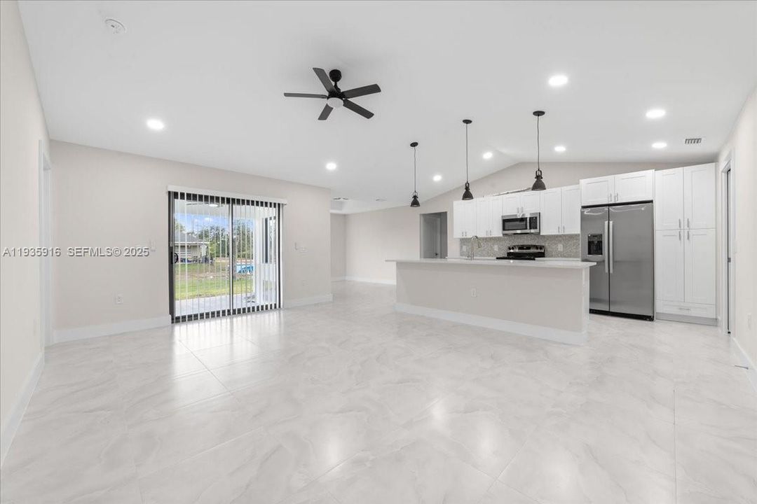 На продажу: $384,900 (4 спален, 3 ванн, 0 Квадратных фут)