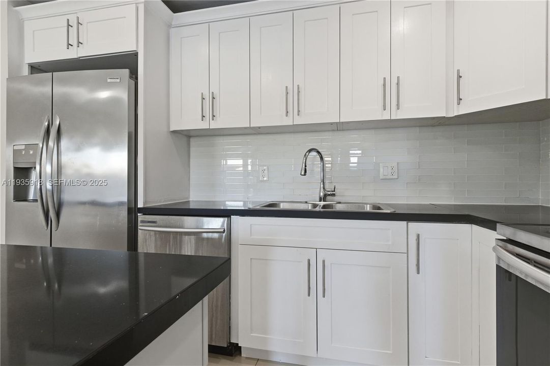 В аренду: $2,499 (4 спален, 3 ванн, 1535 Квадратных фут)