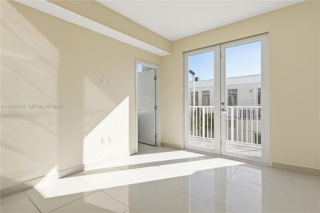 В аренду: $2,499 (4 спален, 3 ванн, 1535 Квадратных фут)