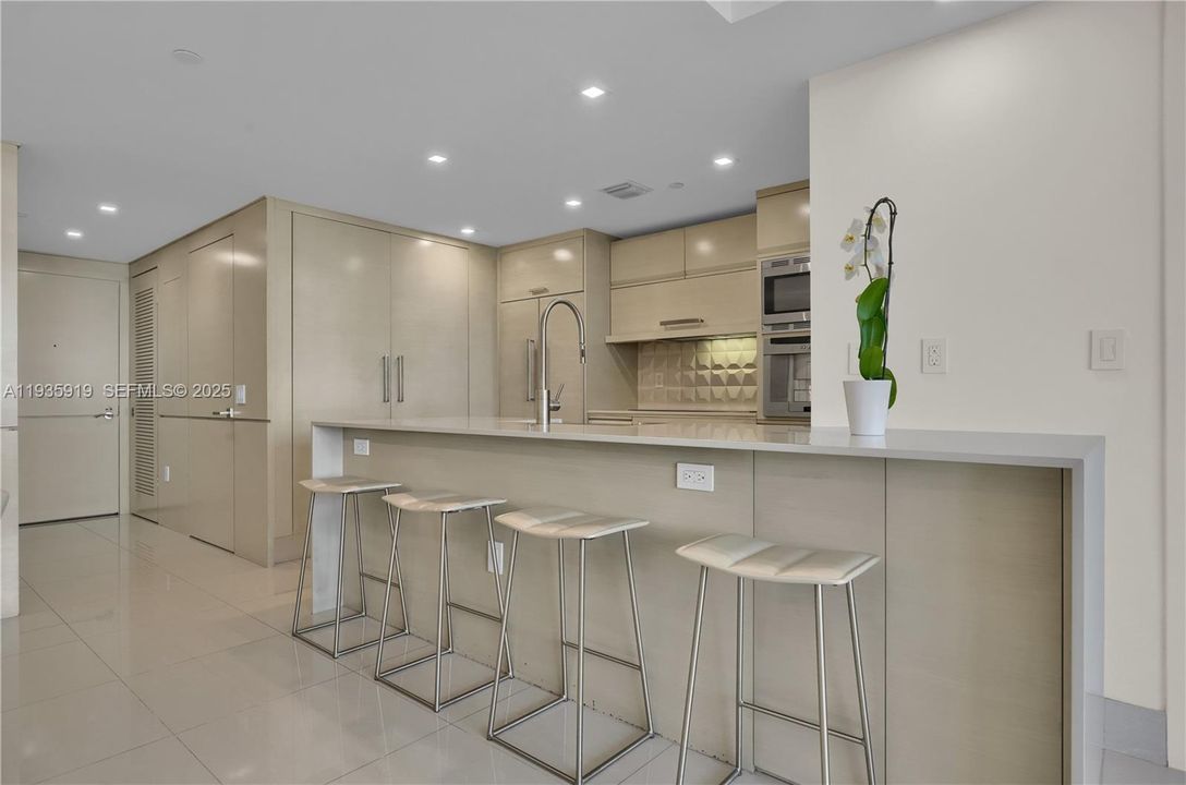 For Rent: $9,500 (2 beds, 2 baths, 1094 Square Feet)