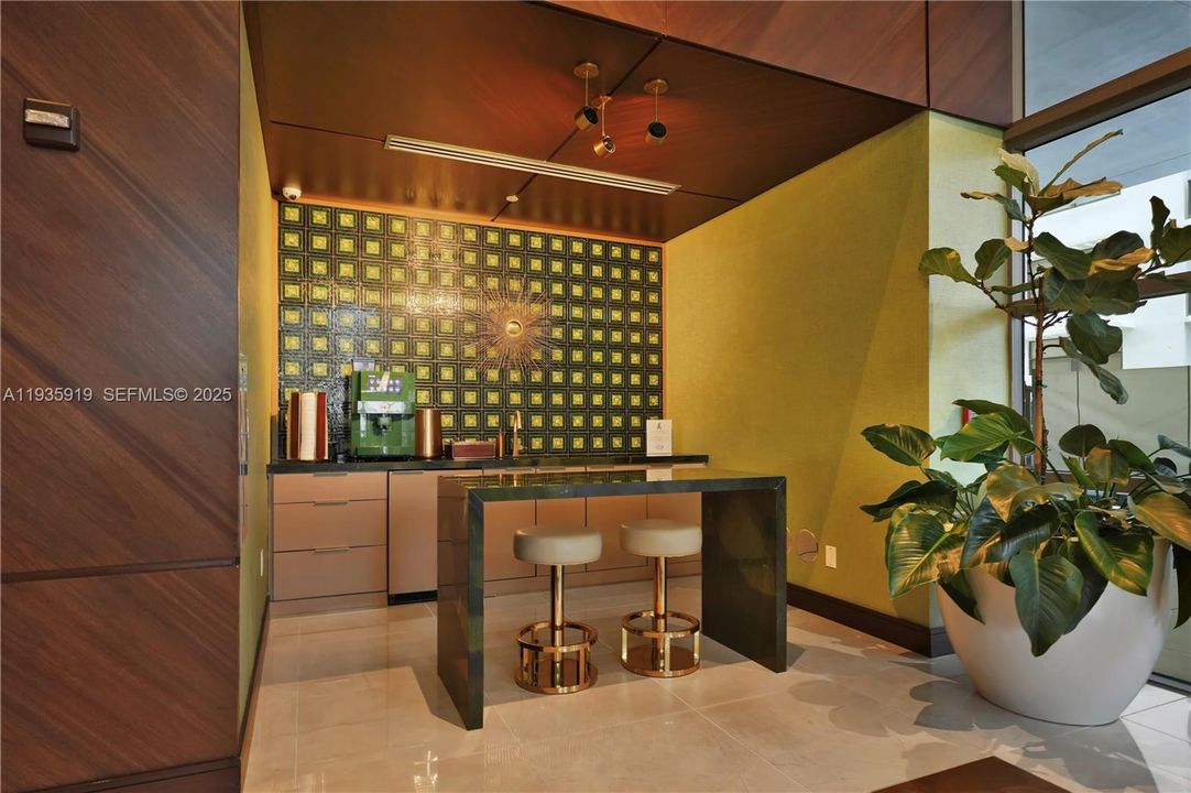 For Rent: $9,500 (2 beds, 2 baths, 1094 Square Feet)