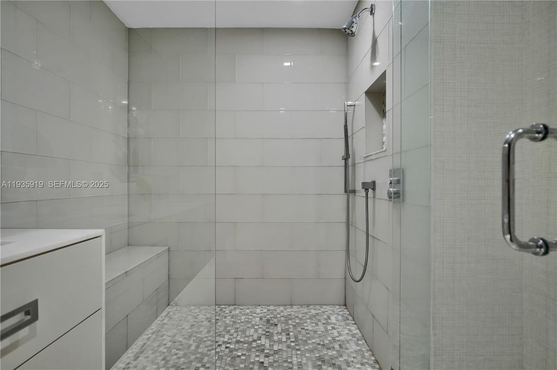 For Rent: $9,500 (2 beds, 2 baths, 1094 Square Feet)