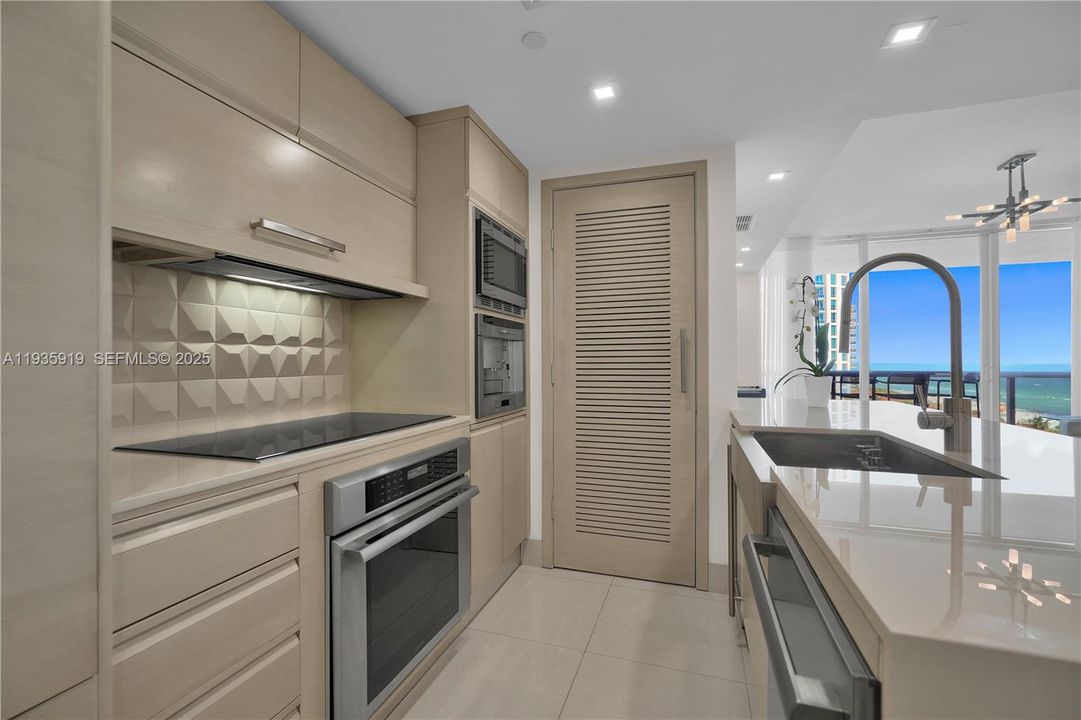 For Rent: $9,500 (2 beds, 2 baths, 1094 Square Feet)