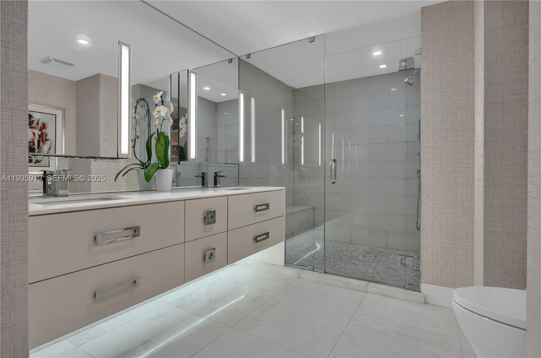 For Rent: $9,500 (2 beds, 2 baths, 1094 Square Feet)