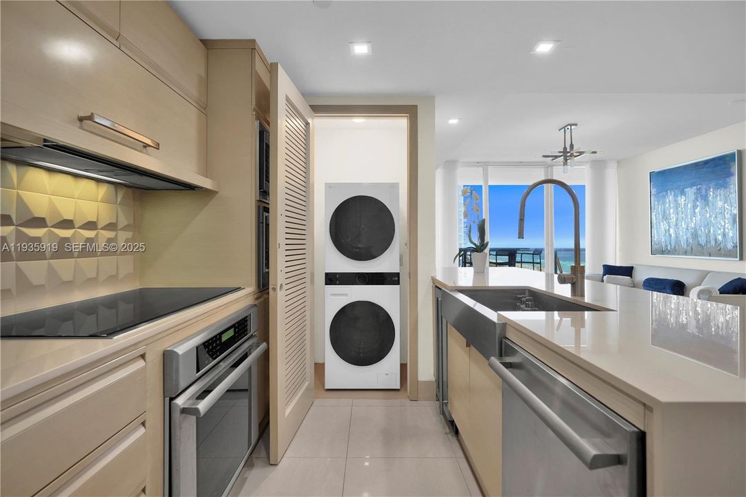 For Rent: $9,500 (2 beds, 2 baths, 1094 Square Feet)