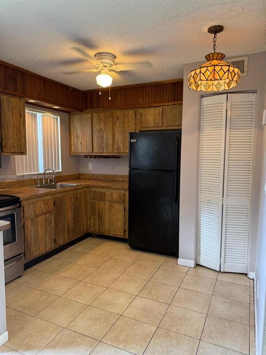 В аренду: $1,730 (2 спален, 1 ванн, 630 Квадратных фут)