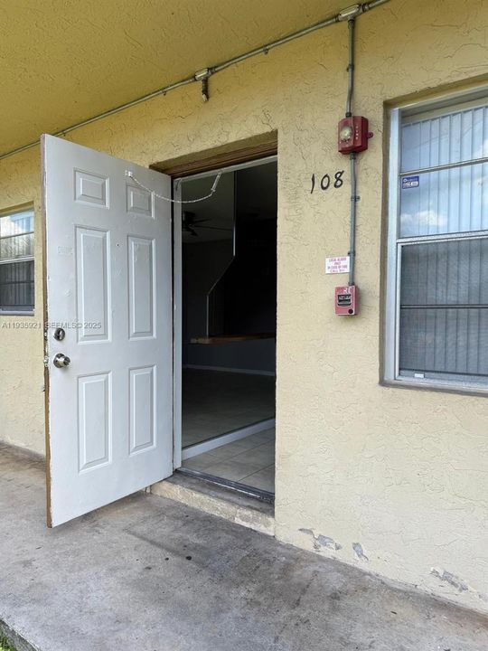 В аренду: $1,730 (2 спален, 1 ванн, 630 Квадратных фут)