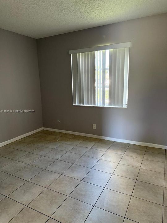 В аренду: $1,730 (2 спален, 1 ванн, 630 Квадратных фут)