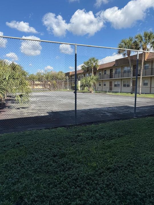 В аренду: $1,730 (2 спален, 1 ванн, 630 Квадратных фут)