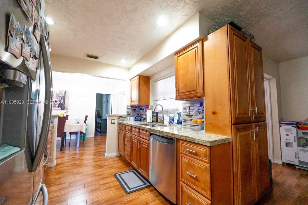 待售: $465,000 (3 贝兹, 2 浴室, 1635 平方英尺)