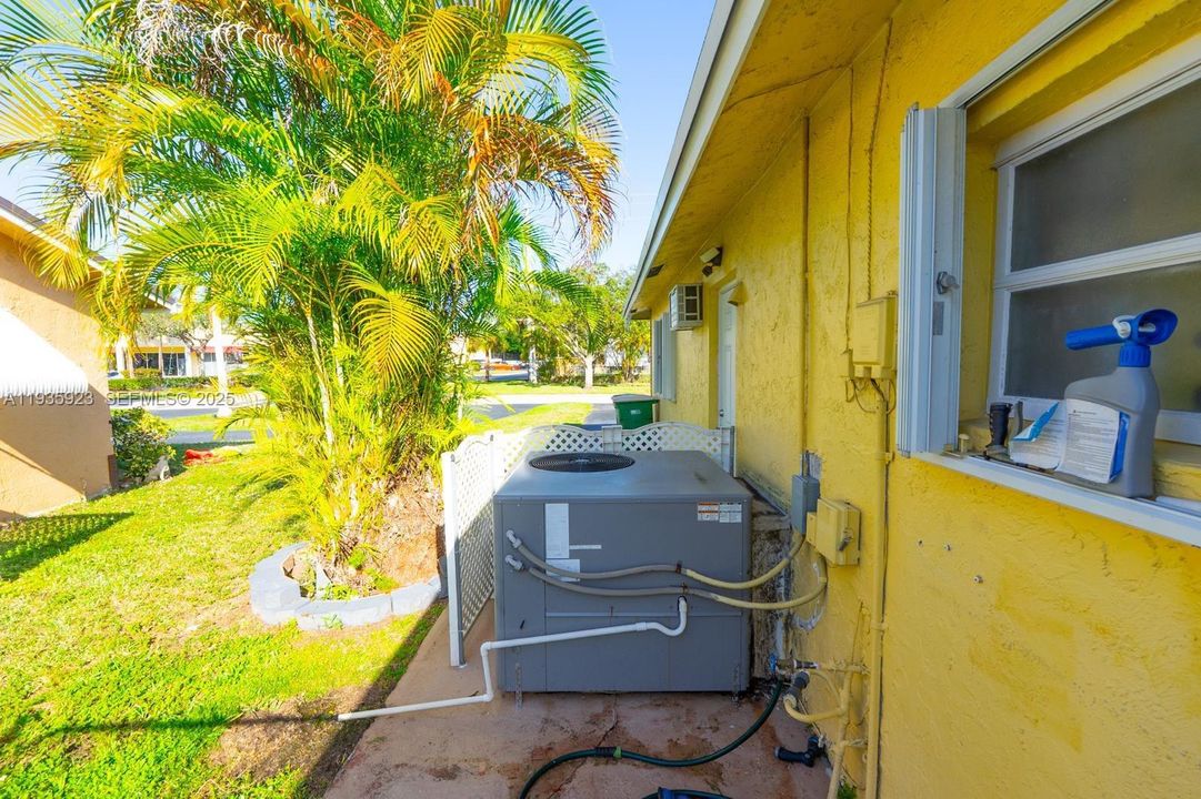 待售: $465,000 (3 贝兹, 2 浴室, 1635 平方英尺)