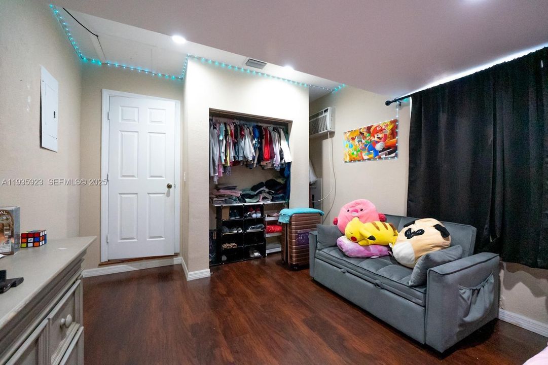 待售: $465,000 (3 贝兹, 2 浴室, 1635 平方英尺)