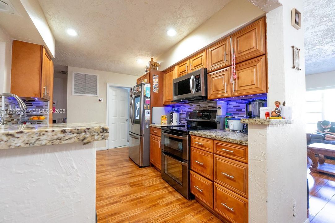 待售: $465,000 (3 贝兹, 2 浴室, 1635 平方英尺)