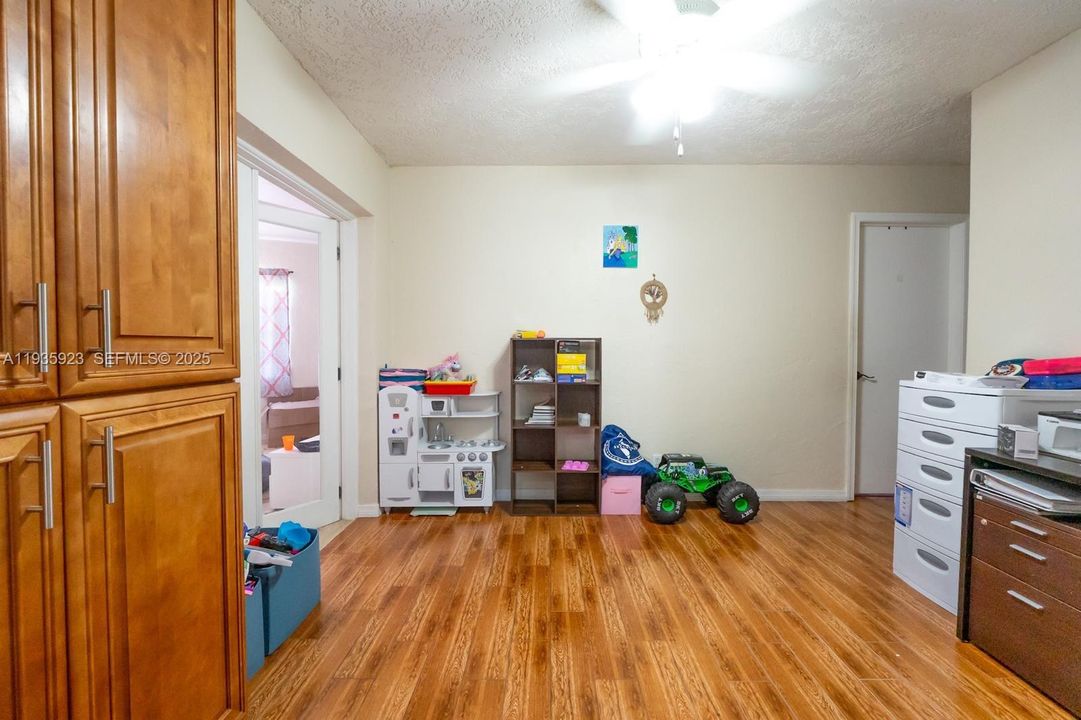 待售: $465,000 (3 贝兹, 2 浴室, 1635 平方英尺)