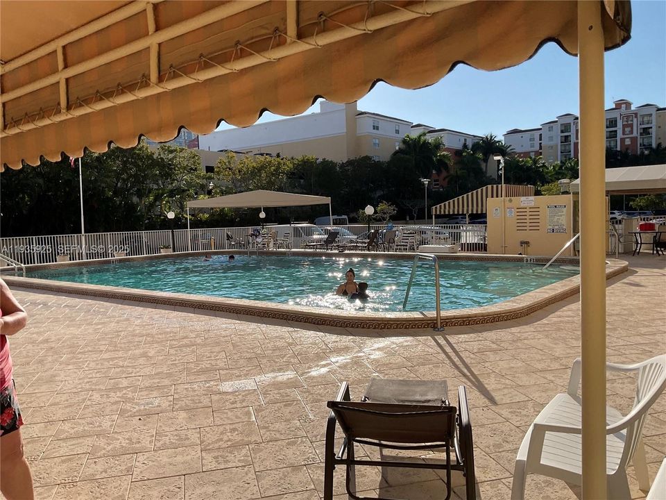 For Rent: $1,950 (1 beds, 1 baths, 725 Square Feet)