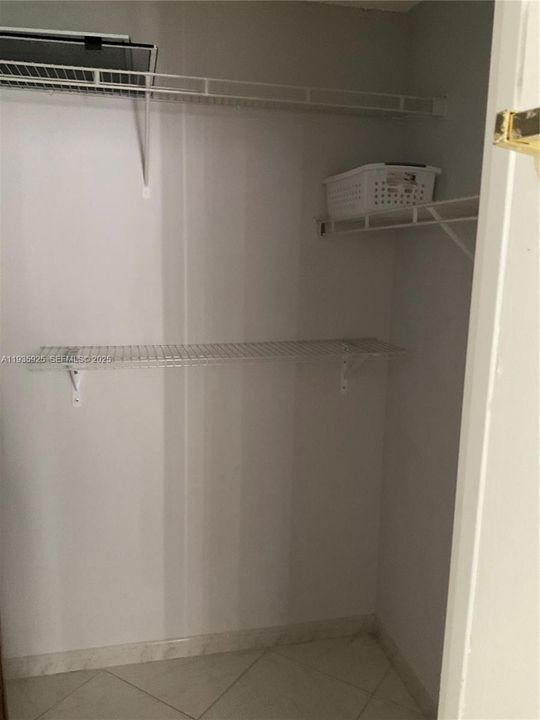 For Rent: $1,950 (1 beds, 1 baths, 725 Square Feet)