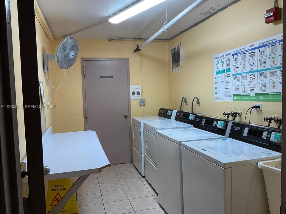 For Rent: $1,950 (1 beds, 1 baths, 725 Square Feet)