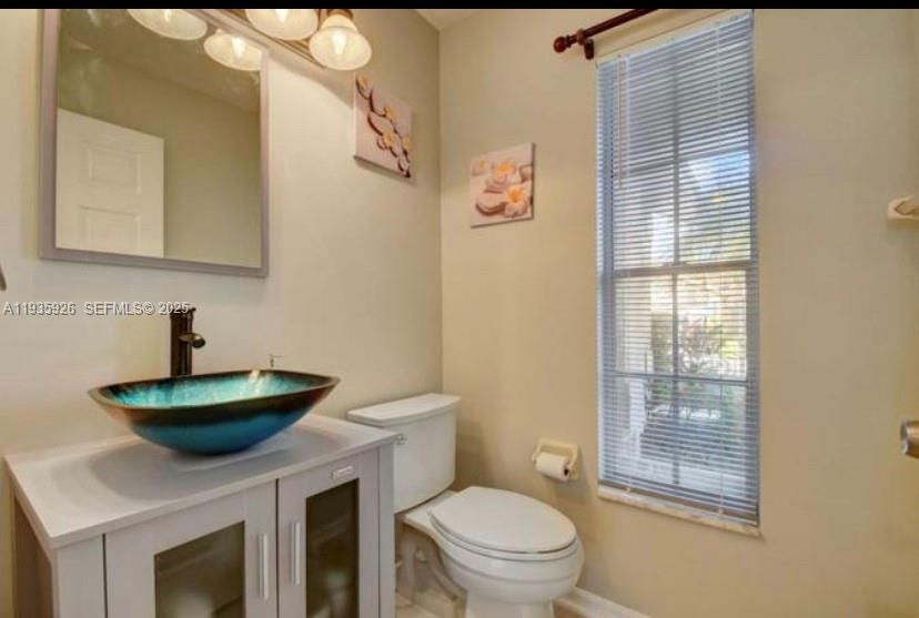 待售: $789,000 (5 贝兹, 2 浴室, 1946 平方英尺)