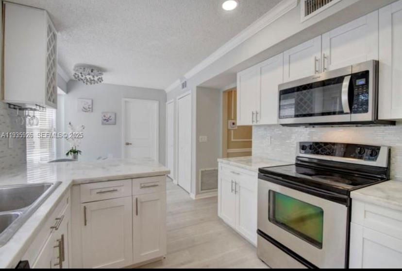 待售: $789,000 (5 贝兹, 2 浴室, 1946 平方英尺)