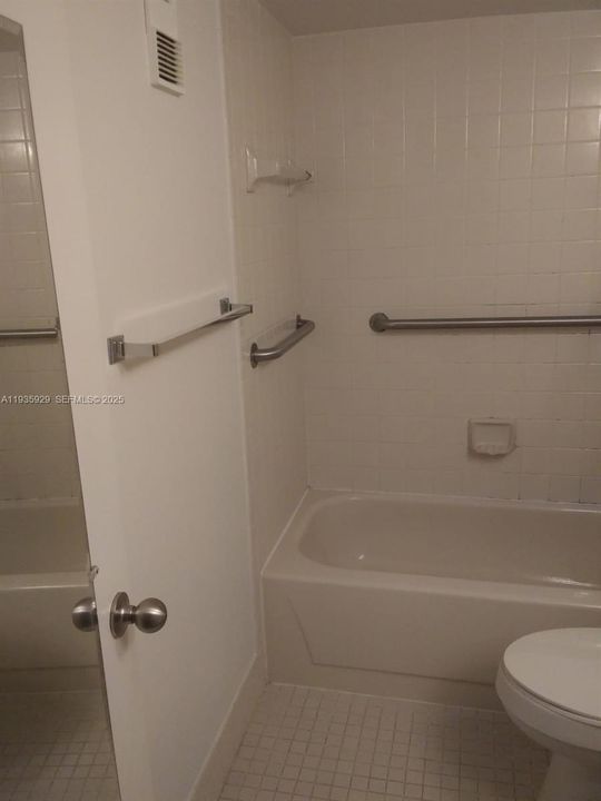 出租: $1,850 (2 贝兹, 2 浴室, 796 平方英尺)