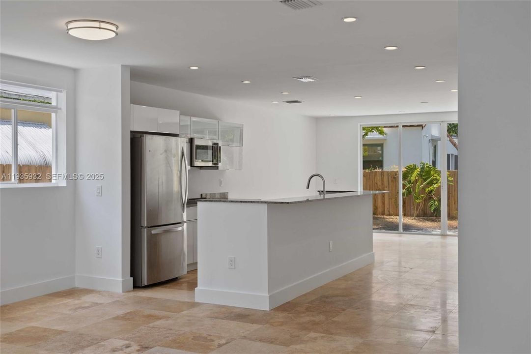 For Rent: $5,000 (3 beds, 2 baths, 1886 Square Feet)