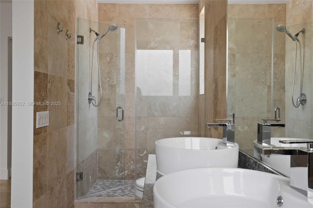 For Rent: $5,000 (3 beds, 2 baths, 1886 Square Feet)