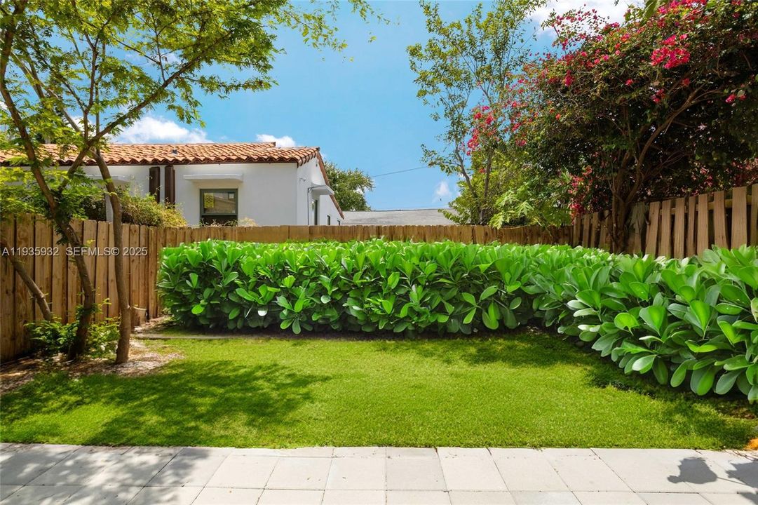 For Rent: $5,000 (3 beds, 2 baths, 1886 Square Feet)