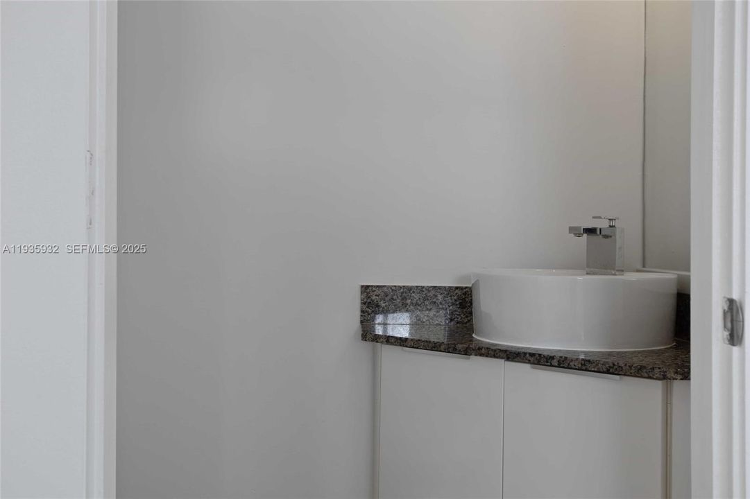 For Rent: $5,000 (3 beds, 2 baths, 1886 Square Feet)