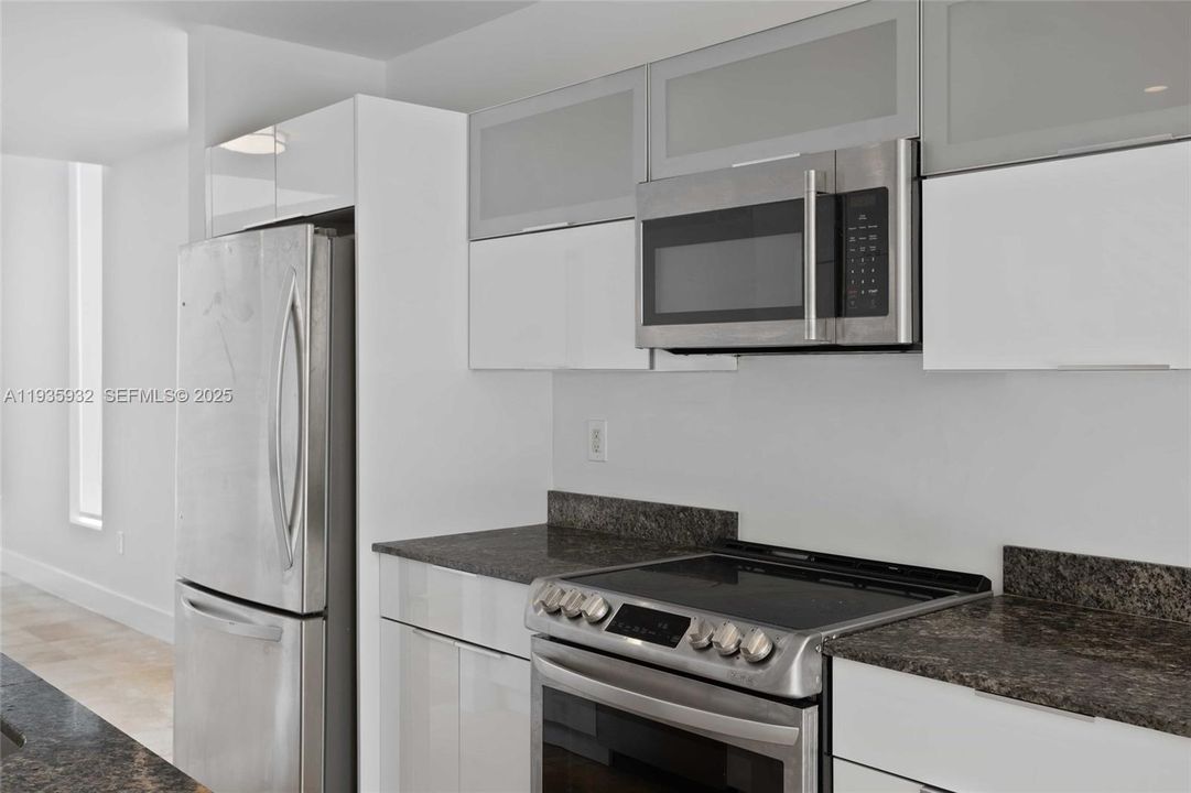 For Rent: $5,000 (3 beds, 2 baths, 1886 Square Feet)