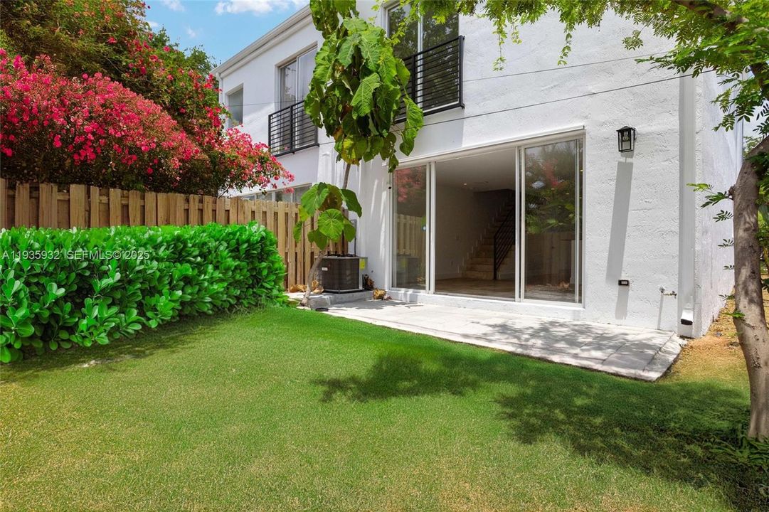 For Rent: $5,000 (3 beds, 2 baths, 1886 Square Feet)