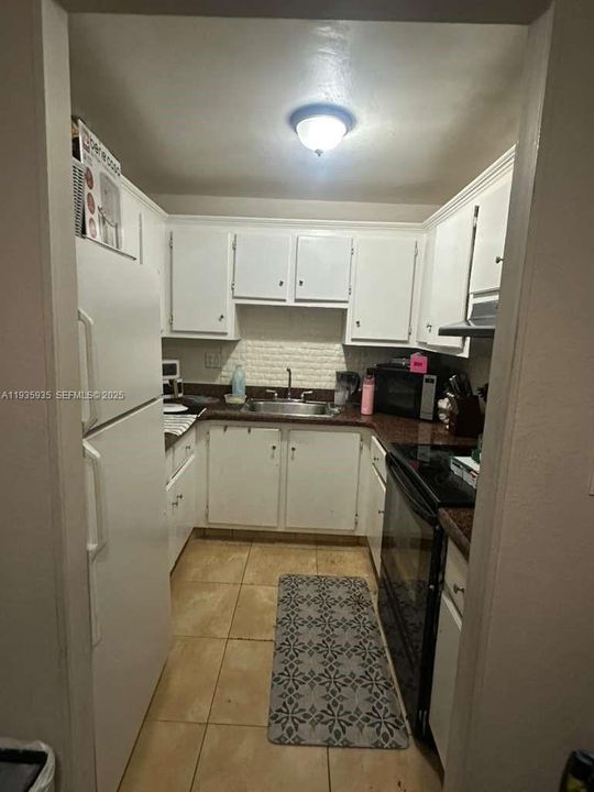 For Sale: $225,000 (2 beds, 1 baths, 765 Square Feet)