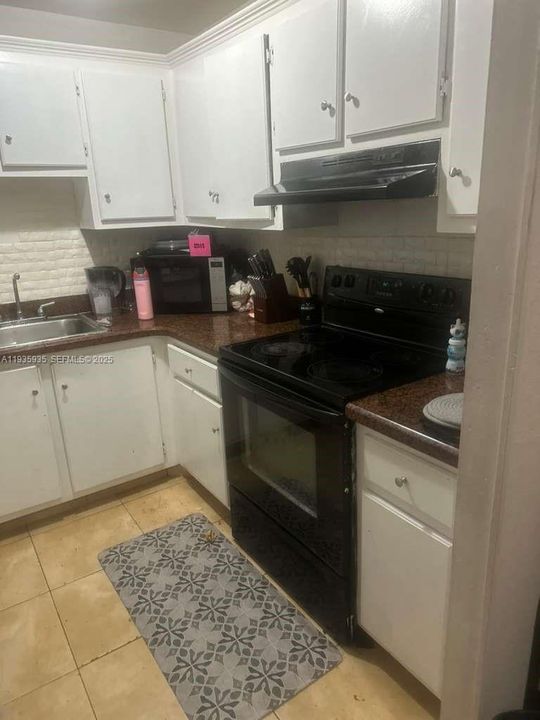 For Sale: $225,000 (2 beds, 1 baths, 765 Square Feet)