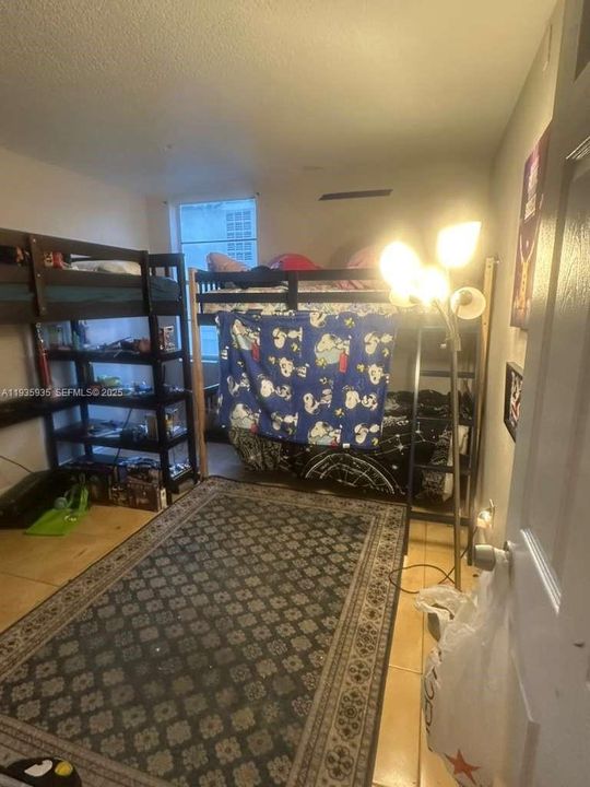 For Sale: $225,000 (2 beds, 1 baths, 765 Square Feet)