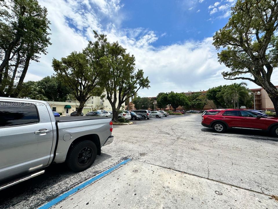 For Sale: $225,000 (2 beds, 1 baths, 765 Square Feet)