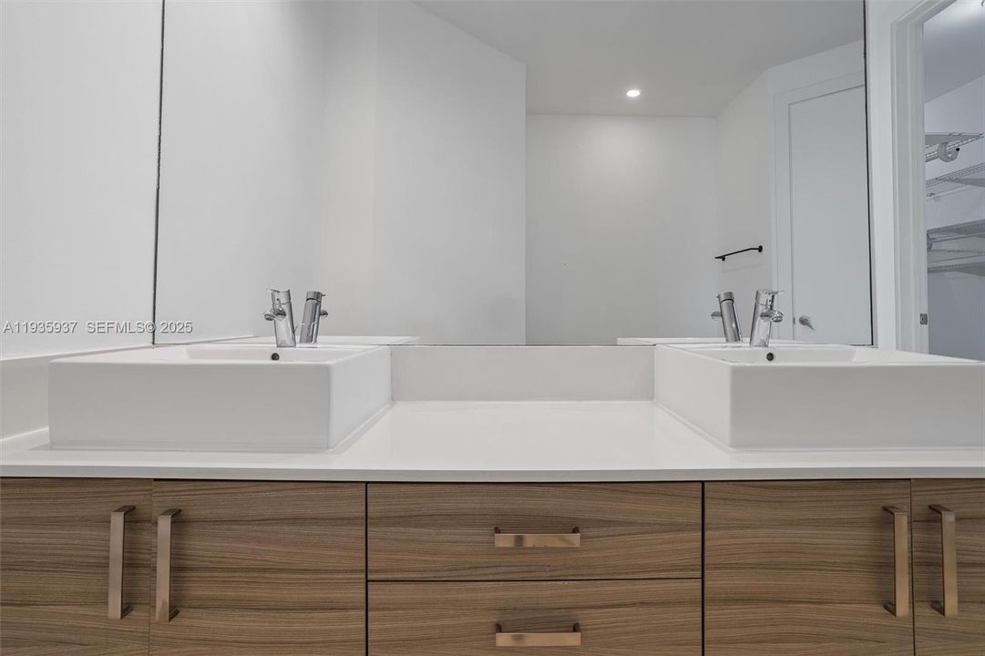 For Rent: $6,800 (3 beds, 3 baths, 2031 Square Feet)