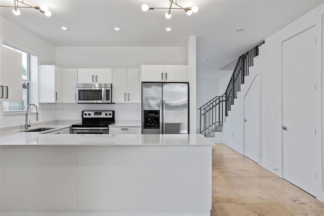 For Rent: $6,800 (3 beds, 3 baths, 2031 Square Feet)