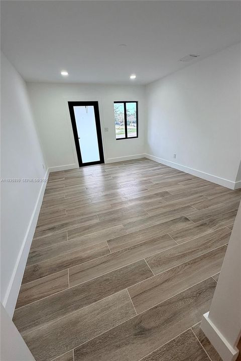 For Rent: $5,500 (4 beds, 2 baths, 2000 Square Feet)