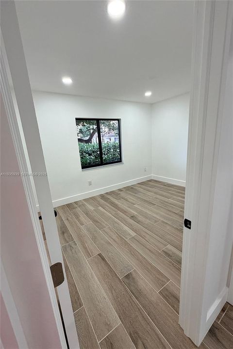 For Rent: $5,500 (4 beds, 2 baths, 2000 Square Feet)