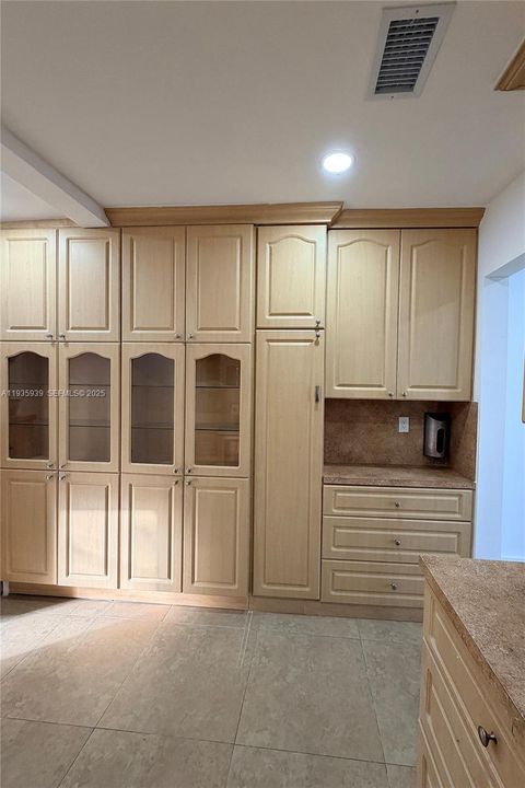 For Rent: $5,500 (4 beds, 2 baths, 2000 Square Feet)